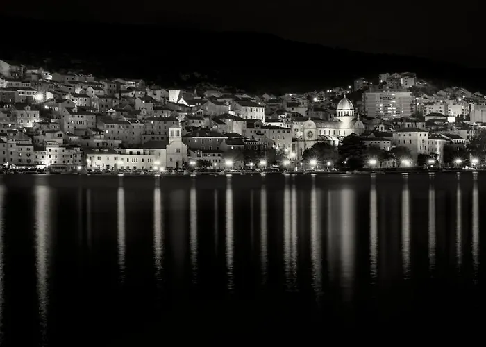 Max Center Of The Old Town Free Parking Beautiful View