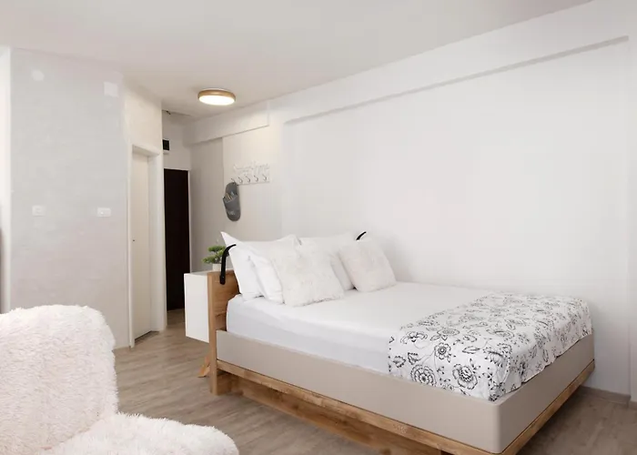 Max Center Of The Old Town Free Parking Beautiful View Sibenik