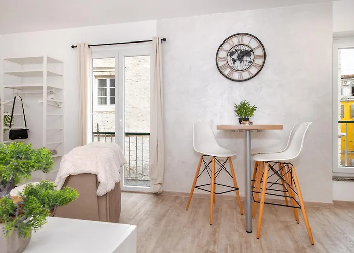 Max Center Of The Old Town Free Parking Beautiful View